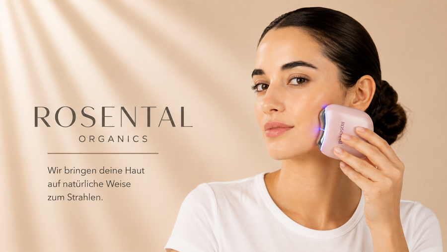 Rosental Organics EMS Gua Sha Beauty Device in Anwendung für natürliche Hautpflege und einen strahlenden Teint im Premium-Markenbanner.